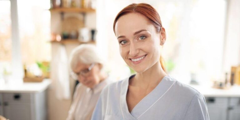 How Assisted Living Staff Make the First Day Less Overwhelming for Seniors